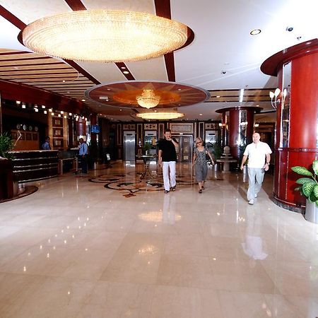 שארג'ה Al Bustan Tower Hotel Suites מראה חיצוני תמונה
