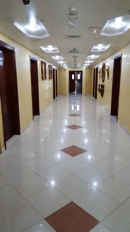 שארג'ה Al Bustan Tower Hotel Suites מראה חיצוני תמונה