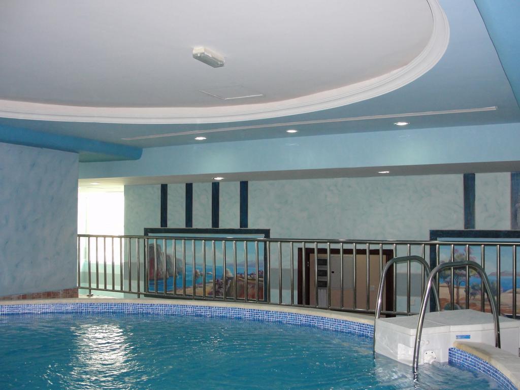 שארג'ה Al Bustan Tower Hotel Suites מראה חיצוני תמונה