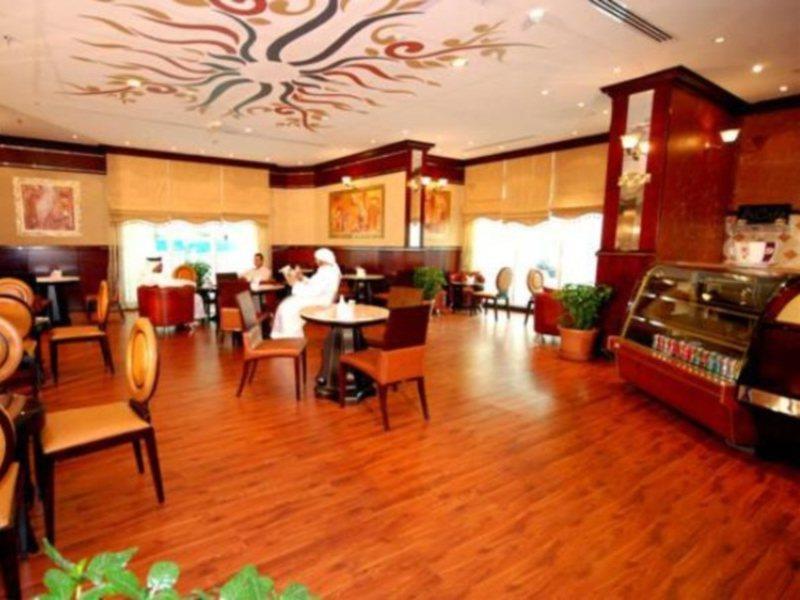 שארג'ה Al Bustan Tower Hotel Suites מראה חיצוני תמונה