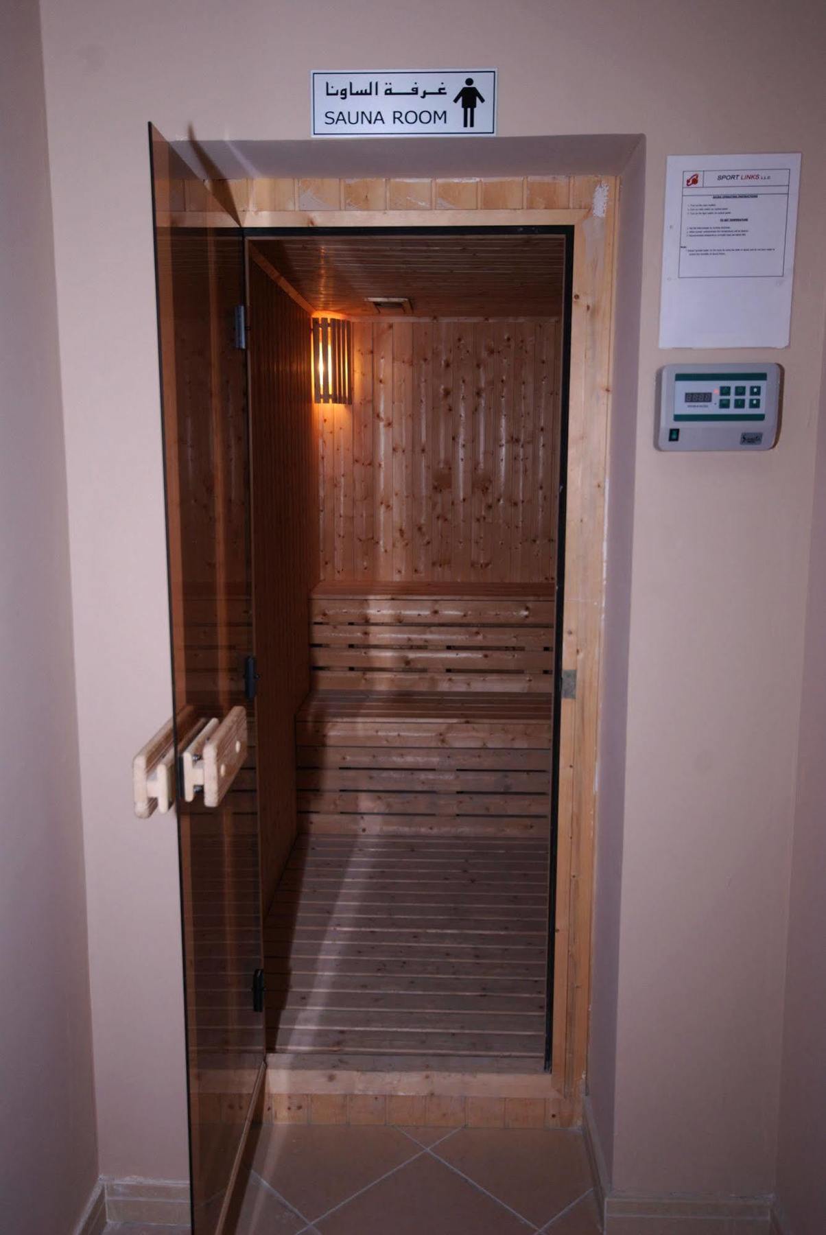 שארג'ה Al Bustan Tower Hotel Suites מראה חיצוני תמונה